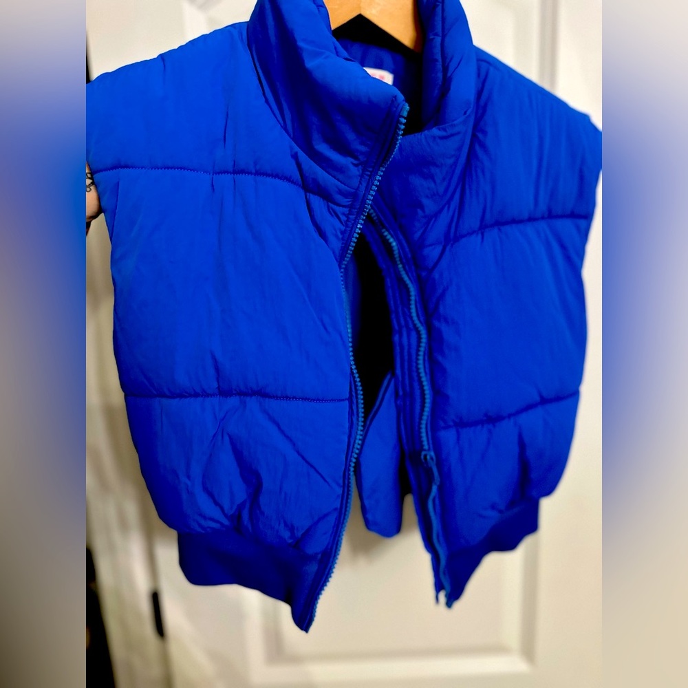 Blue cropped puffer vest